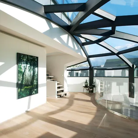 Triplex Penthouse In The Center *
